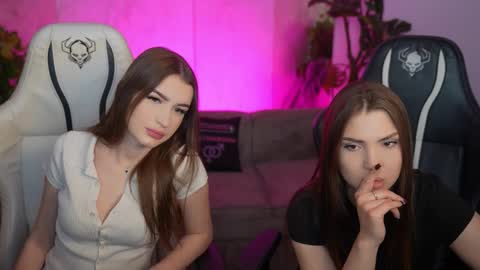 Snapshot of bright_diamonds_054 chatting on December 2025 11:37:01 AM Diamonds Girls online show from December 2025 11:37:01 AM