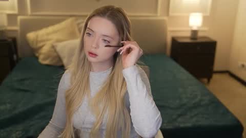 Snapshot of bright_diamonds_054 chatting on December 2025 08:09:02 AM Diamonds Girls online show from December 2025 08:09:02 AM