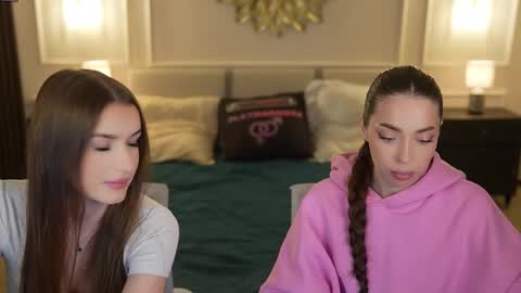 Snapshot of bright_diamonds_054 chatting on December 2025 11:25:02 AM Diamonds Girls online show from December 2025 11:25:02 AM