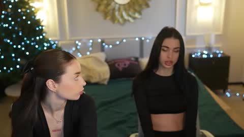 Snapshot of bright_diamonds_054 chatting on December 2025 12:00:01 PM Diamonds Girls online show from December 2025 12:00:01 PM