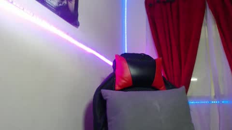 Snapshot of britannysexxy chatting on January 2025 08:03:02 AM scarleth follow mee 3 kis online show from January 2025 08:03:02 AM