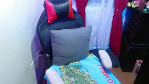 Snapshot of britannysexxy chatting on February 2025 01:58:01 AM scarleth follow mee 3 kis online show from February 2025 01:58:01 AM