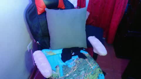 Snapshot of britannysexxy chatting on February 2025 08:05:01 AM scarleth follow mee 3 kis online show from February 2025 08:05:01 AM