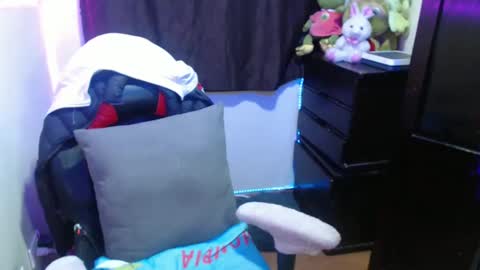 Snapshot of britannysexxy chatting on February 2025 05:30:02 AM scarleth follow mee 3 kis online show from February 2025 05:30:02 AM