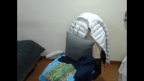 Snapshot of britannysexxy chatting on September 2025 12:49:01 AM scarleth follow mee 3 kis online show from September 2025 12:49:01 AM