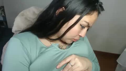 Snapshot of britannysexxy chatting on October 2025 02:19:02 AM scarleth follow mee 3 kis online show from October 2025 02:19:02 AM