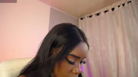Snapshot of britanymooree chatting on January 2025 10:02:01 PM Britany online show from January 2025 10:02:01 PM