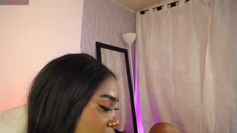 Snapshot of britanymooree chatting on January 2025 01:25:02 AM Britany online show from January 2025 01:25:02 AM