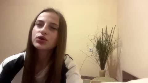Snapshot of britanysuther chatting on June 2026 10:07:01 PM Ciri online show from June 2026 10:07:01 PM
