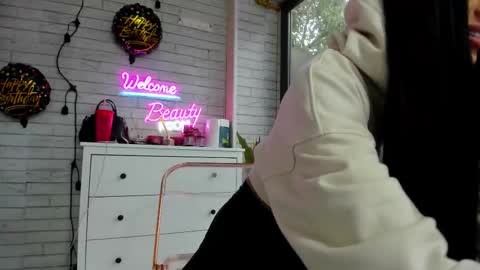 Snapshot of britney_charm chatting on October 2025 06:33:01 AM britney_charm online show from October 2025 06:33:01 AM