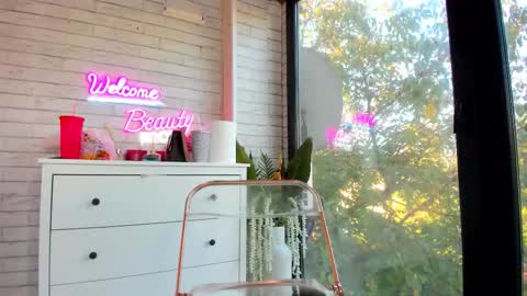 Snapshot of britney_charm chatting on October 2025 06:14:02 AM britney_charm online show from October 2025 06:14:02 AM