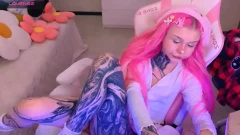 Snapshot of britney_lynch chatting on October 2025 12:47:01 AM Britney online show from October 2025 12:47:01 AM