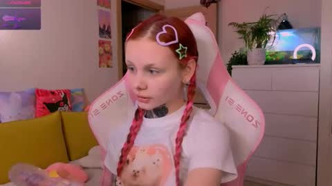 Snapshot of britney_lynch chatting on November 2025 07:24:02 PM Britney online show from November 2025 07:24:02 PM