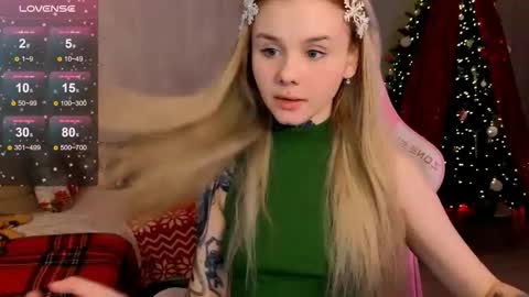 Snapshot of britney_lynch chatting on December 2025 11:12:01 PM Britney online show from December 2025 11:12:01 PM