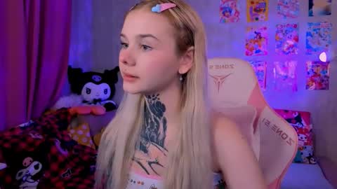 Snapshot of britney_lynch chatting on February 2026 07:01:01 PM Britney online show from February 2026 07:01:01 PM