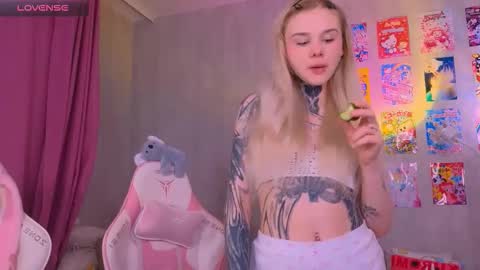 Snapshot of britney_lynch chatting on February 2026 07:24:02 PM Britney online show from February 2026 07:24:02 PM