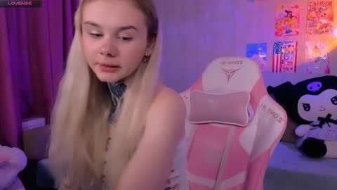 Snapshot of britney_lynch chatting on March 2026 08:28:02 PM Britney online show from March 2026 08:28:02 PM