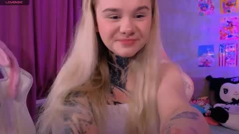 Snapshot of britney_lynch chatting on March 2026 07:40:02 PM Britney online show from March 2026 07:40:02 PM