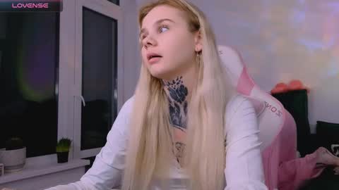 Snapshot of britney_lynch chatting on March 2026 06:24:01 PM Britney online show from March 2026 06:24:01 PM