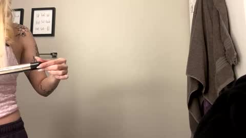 britneycherry08 online show from April 2026 08:06:01 PM