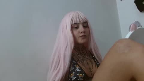 Snapshot of brittany_bubbles chatting on October 2025 11:13:01 PM maru miaw Please help me to reach 100 thumbs up online show from October 2025 11:13:01 PM