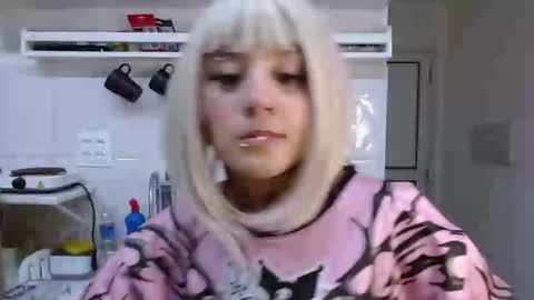 Snapshot of brittany_bubbles chatting on November 2025 02:58:02 AM maru miaw Please help me to reach 100 thumbs up online show from November 2025 02:58:02 AM