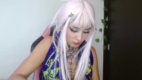 Snapshot of brittany_bubbles chatting on February 2026 07:09:02 PM maru miaw Please help me to reach 100 thumbs up online show from February 2026 07:09:02 PM