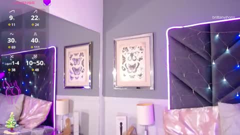 Snapshot of brittanyjhonnns chatting on December 2024 02:12:01 AM brittany 25 years old happy as a worm online show from December 2024 02:12:01 AM