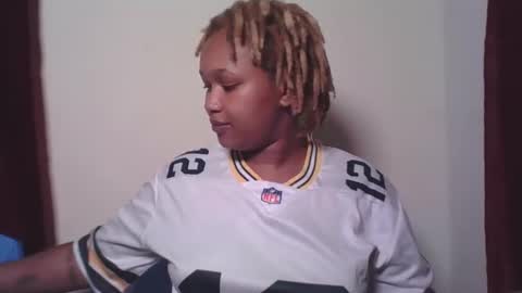 Snapshot of browny_candyz chatting on January 2025 04:22:01 PM Tracy online show from January 2025 04:22:01 PM