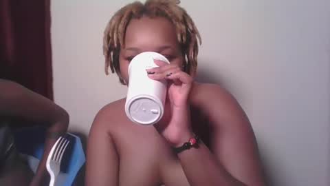 Snapshot of browny_candyz chatting on February 2025 12:14:02 PM Tracy online show from February 2025 12:14:02 PM