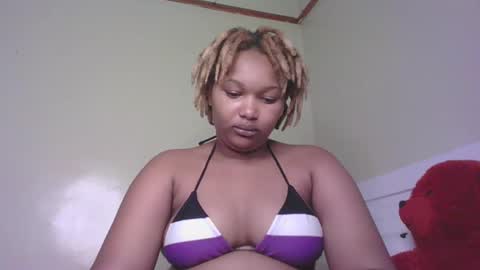 Snapshot of browny_candyz chatting on February 2025 01:33:01 PM Tracy online show from February 2025 01:33:01 PM
