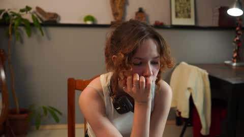 Tess online show from April 2026 03:17:01 PM