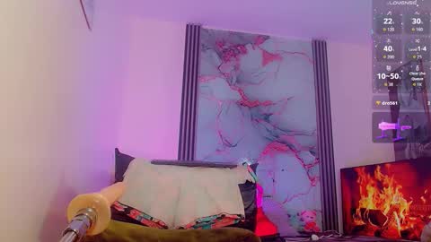 Snapshot of brunettesexy11 chatting on November 2025 11:21:02 AM ChannelR online show from November 2025 11:21:02 AM