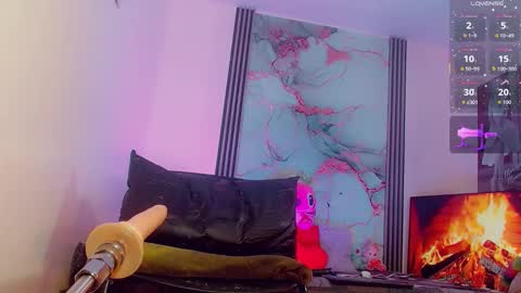 Snapshot of brunettesexy11 chatting on November 2025 10:59:01 AM ChannelR online show from November 2025 10:59:01 AM