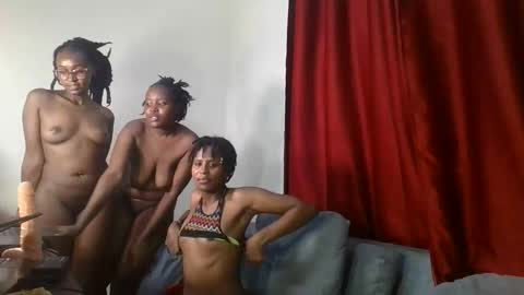 Snapshot of brunnette_blonde chatting on March 2026 07:08:01 PM everyday online show from March 2026 07:08:01 PM