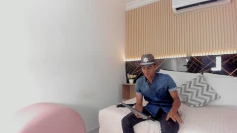 Snapshot of bruno_fox_ chatting on June 2026 07:45:01 PM Bruno online show from June 2026 07:45:01 PM