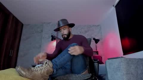 Snapshot of bruno_woods chatting on November 2025 11:46:02 AM Andres Suarez online show from November 2025 11:46:02 AM