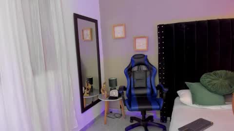 Snapshot of bryan_robayo5 chatting on December 2025 11:37:01 AM Bryan online show from December 2025 11:37:01 AM