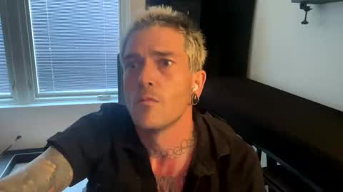 Snapshot of bryjybxxx chatting on October 2025 10:32:02 PM bryjybxxx online show from October 2025 10:32:02 PM