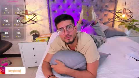 Snapshot of bryperez chatting on November 2025 03:43:02 PM bry online show from November 2025 03:43:02 PM