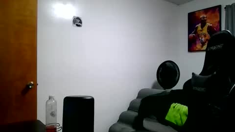 buffsexyman24 online show from March 2026 12:12:01 AM