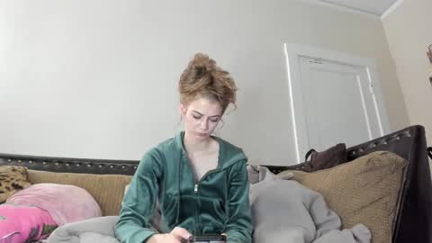 Snapshot of buffybarloe chatting on January 2025 12:06:02 AM Buffy online show from January 2025 12:06:02 AM