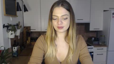 Snapshot of buffyextasy chatting on December 2025 03:21:01 PM Buffy online show from December 2025 03:21:01 PM