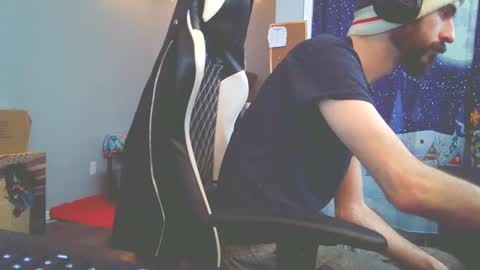 Snapshot of builtthispool chatting on February 2025 07:09:01 PM Built This Pool online show from February 2025 07:09:01 PM