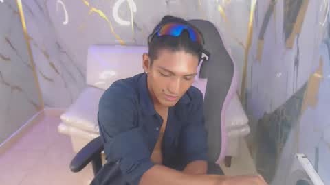 Snapshot of bull_cam chatting on October 2025 08:06:02 PM bull_cam online show from October 2025 08:06:02 PM