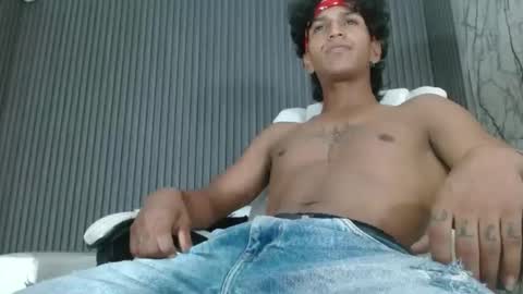 Snapshot of bull_cam chatting on October 2025 08:22:01 PM bull_cam online show from October 2025 08:22:01 PM