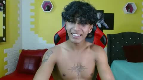 Snapshot of bull_cam chatting on October 2025 04:18:01 PM bull_cam online show from October 2025 04:18:01 PM