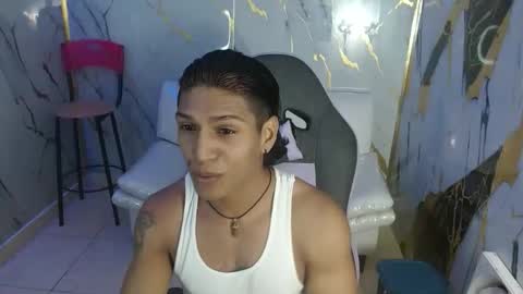 Snapshot of bull_cam chatting on January 2026 03:17:01 PM bull_cam online show from January 2026 03:17:01 PM