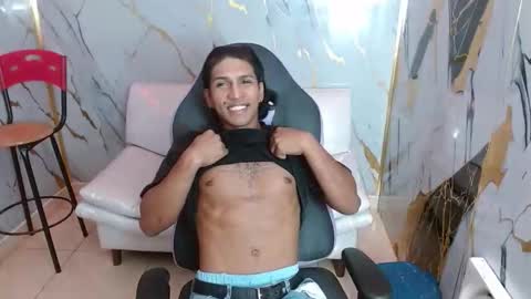 Snapshot of bull_cam chatting on February 2026 02:04:02 PM bull_cam online show from February 2026 02:04:02 PM