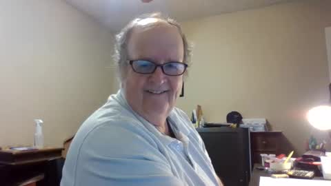 Snapshot of bullfrogg5050 chatting on June 2026 04:42:01 PM bullfrogg5050 online show from June 2026 04:42:01 PM